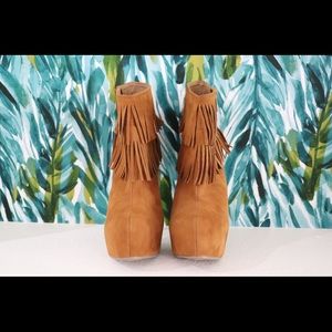 BRAND NEW! Faux suede fringe platform booties